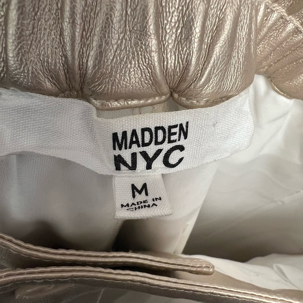 NWOT - Madden NYC Gold Faux Leather Cargo Pants High Rise Size M - Picture 3 of 4